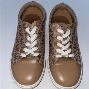Michael kors tennis shoes Size 5 wide